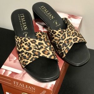 Italian Shoemakers Wedge Slides
Brand New In Box
Size:8
Retail Price: $40 + tax